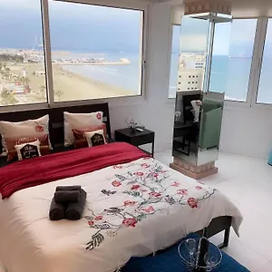 κάντε κράτηση εδώ